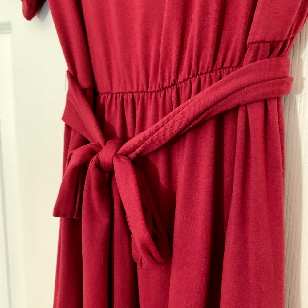 Classy, Comfortable Spring Dress - Picture 2 of 7